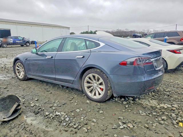 48494306 :رقم المزاد ، 5YJSA1E49JF246314 vin ، 2018 Tesla Model S مزاد بيع