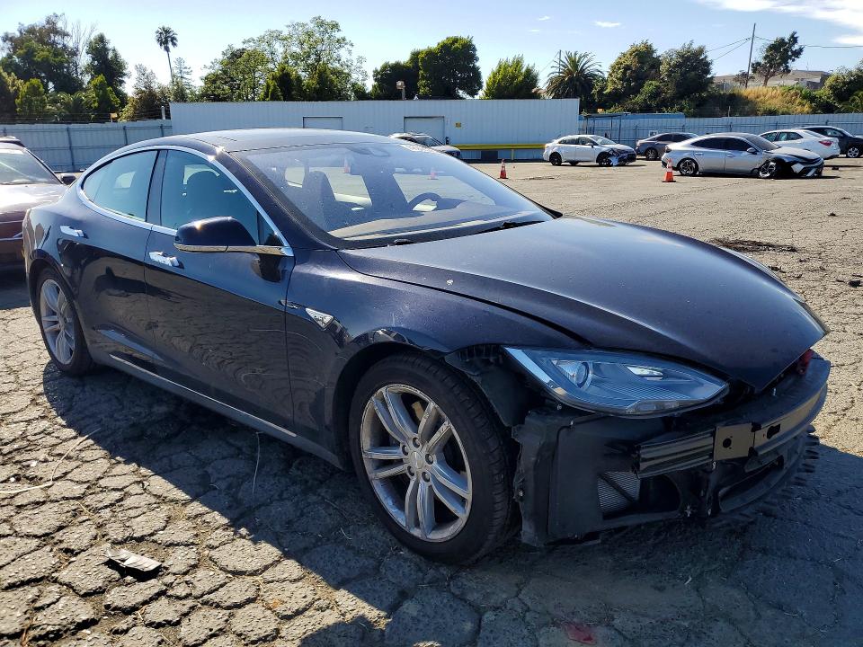 48943086 :رقم المزاد ، 5YJSA1H24FF092516 vin ، 2015 Tesla Model S مزاد بيع