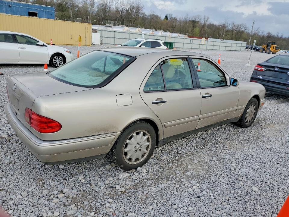 1999 Mercedes-benz E მანქანა იყიდება აუქციონზე, vin: WDBJF65H0XA834065, აუქციონის ნომერი: 49573976