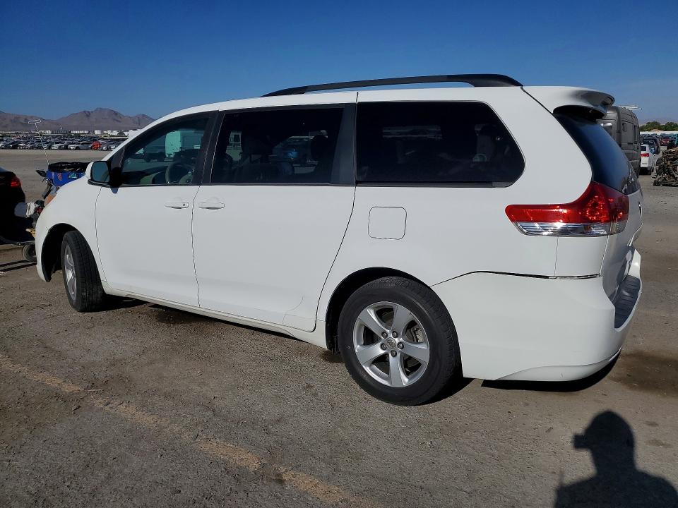 51004166 :رقم المزاد ، 5TDKK3DCXES497720 vin ، 2014 Toyota Sienna مزاد بيع