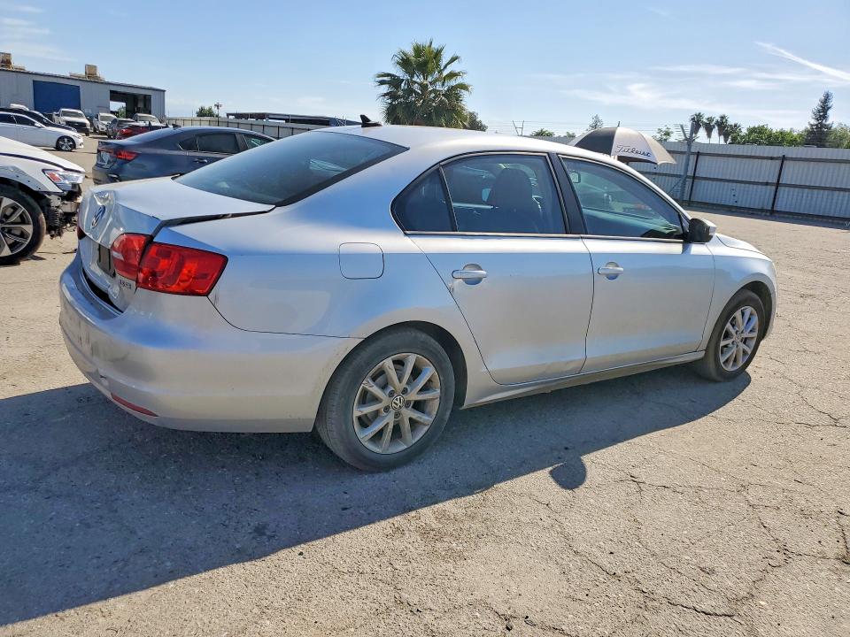 49945666 :رقم المزاد ، 3VWDZ7AJ3BM315542 vin ، 2011 Volkswagen Jetta مزاد بيع
