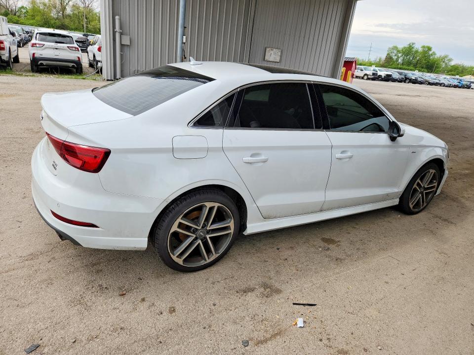 51320826 :رقم المزاد ، WAUJ8GFF7J1017968 vin ، 2018 Audi A3 مزاد بيع