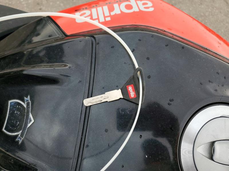 48161316 :رقم المزاد ، ZD4KGU009HS000028 vin ، 2017 Aprilia Tuono مزاد بيع