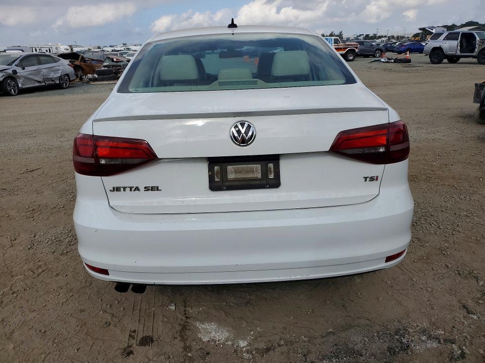48014366 :رقم المزاد ، 3VWL17AJ4GM233331 vin ، 2016 Volkswagen Jetta مزاد بيع
