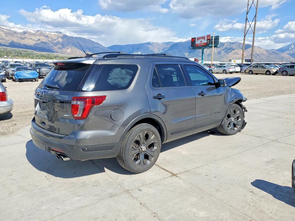 52067956 :رقم المزاد ، 1FM5K8GT9JGA80241 vin ، 2018 Ford Explorer مزاد بيع