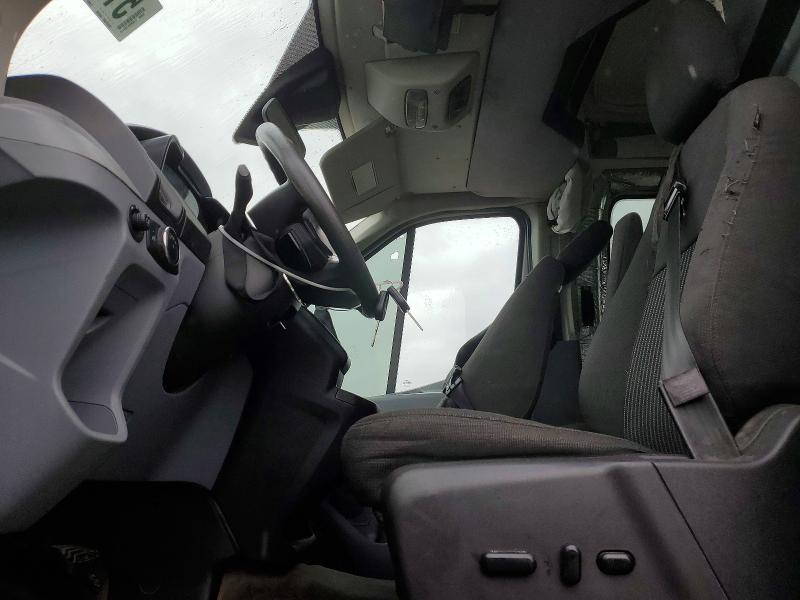 51791196 :رقم المزاد ، 1FMZK1CG4FKA43149 vin ، 2015 Ford Transit مزاد بيع