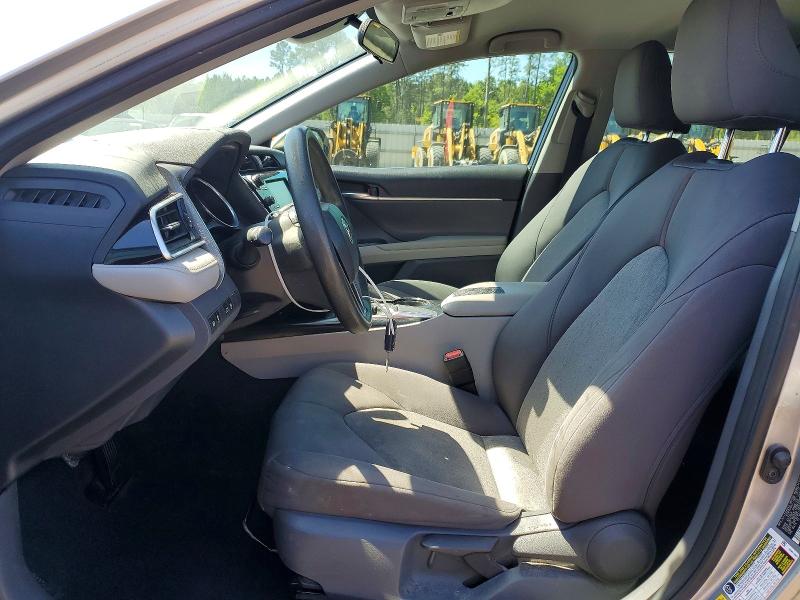 49744986 :رقم المزاد ، 4T1B11HK7JU536208 vin ، 2018 Toyota Camry مزاد بيع