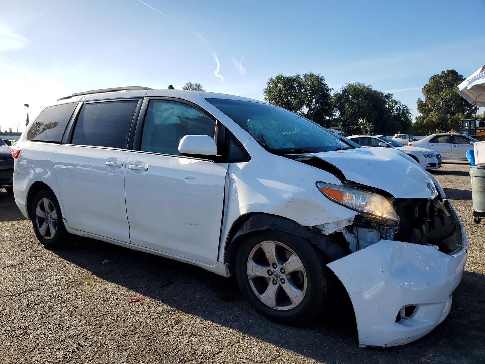 Продажа на аукционе авто 2017 Toyota Sienna, vin: 5TDKZ3DC0HS884518, номер лота: 50931496
