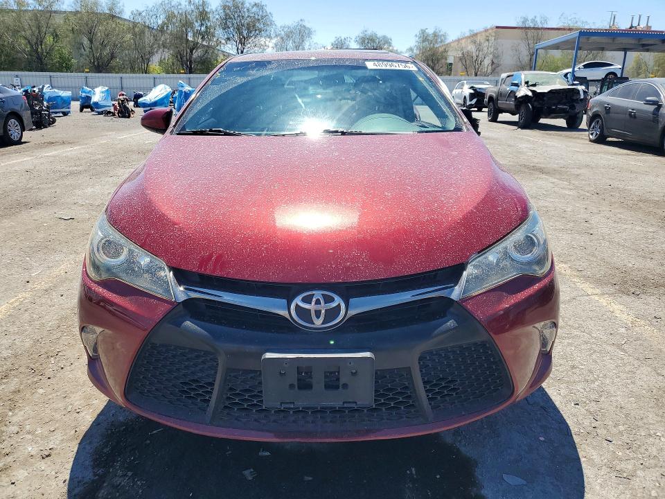 48996756 :رقم المزاد ، 4T1BF1FK0HU698759 vin ، 2017 Toyota Camry مزاد بيع