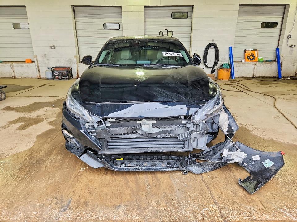 49283676 :رقم المزاد ، 1N4BL4EW8MN373144 vin ، 2021 Nissan Altima مزاد بيع