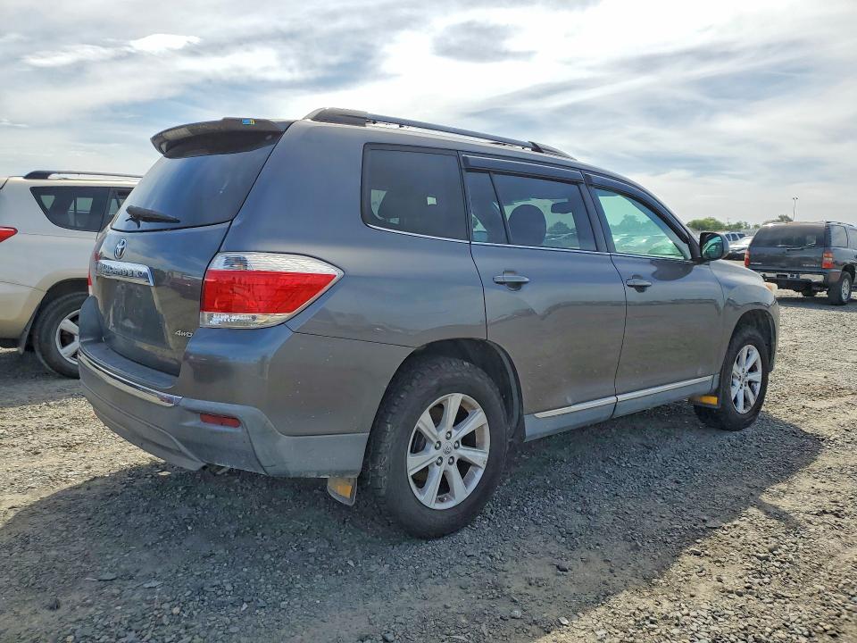 2012 Toyota Highlander მანქანა იყიდება აუქციონზე, vin: 5TDBK3EH2CS127370, აუქციონის ნომერი: 49973926