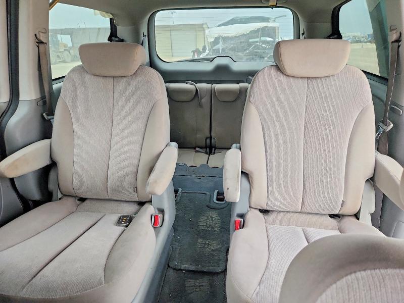 2010 Kia Sedona მანქანა იყიდება აუქციონზე, vin: KNDMG4C37A6337760, აუქციონის ნომერი: 51426606