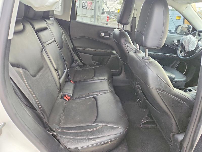 49516466 :رقم المزاد ، 3C4NJDBB9JT259017 vin ، 2018 Jeep Compass مزاد بيع