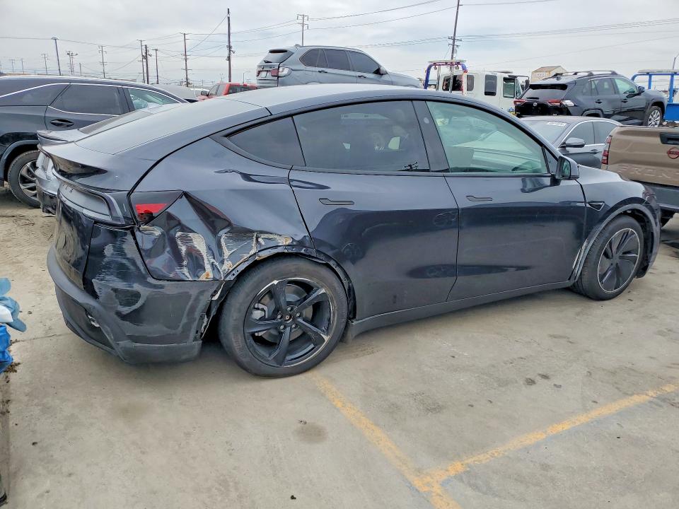 49613826 :رقم المزاد ، 7SAYGDED1TF537387 vin ، 2026 Tesla Model Y مزاد بيع