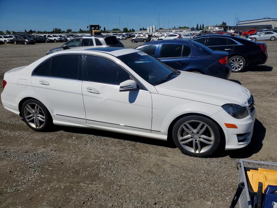 50968046 :رقم المزاد ، WDDGF4HB8ER306737 vin ، 2014 Mercedes-benz C مزاد بيع