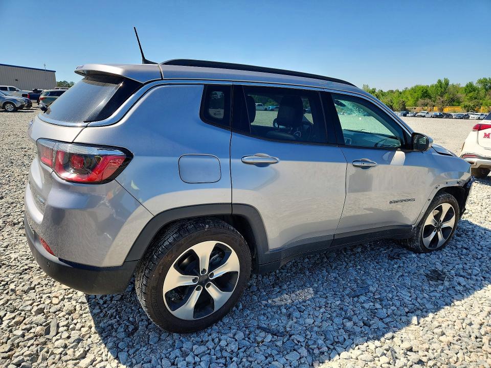 48189166 :رقم المزاد ، 3C4NJCBB8JT105716 vin ، 2018 Jeep Compass مزاد بيع