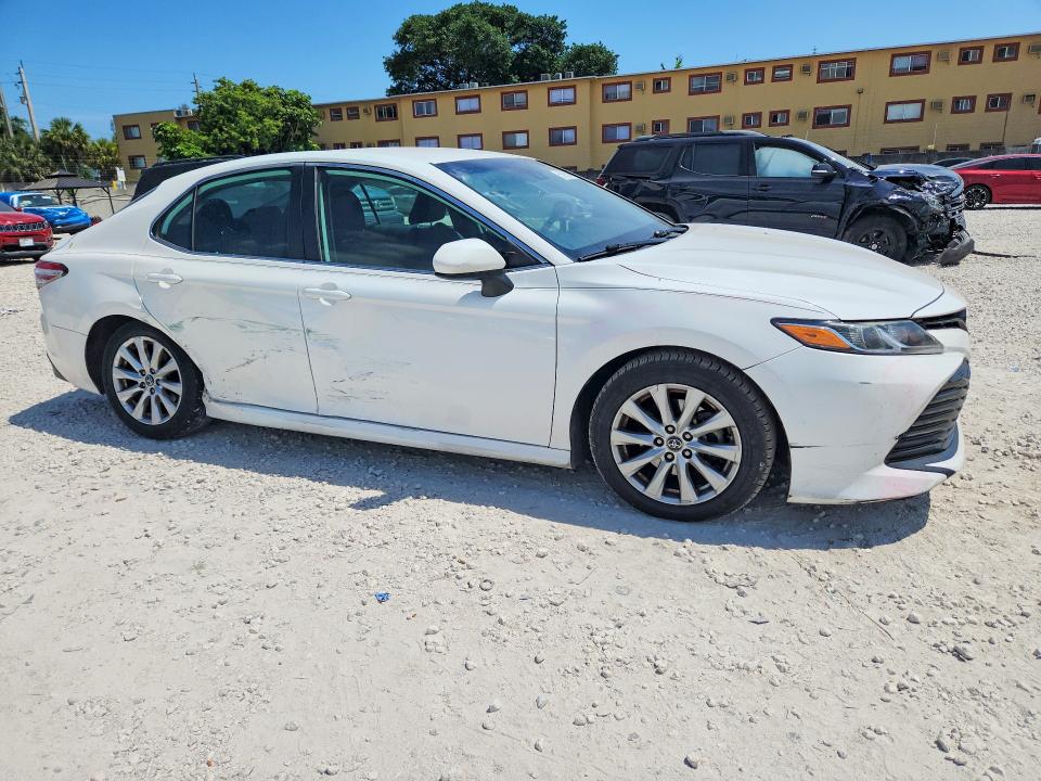 51835176 :رقم المزاد ، 4T1B11HK3KU741753 vin ، 2019 Toyota Camry مزاد بيع