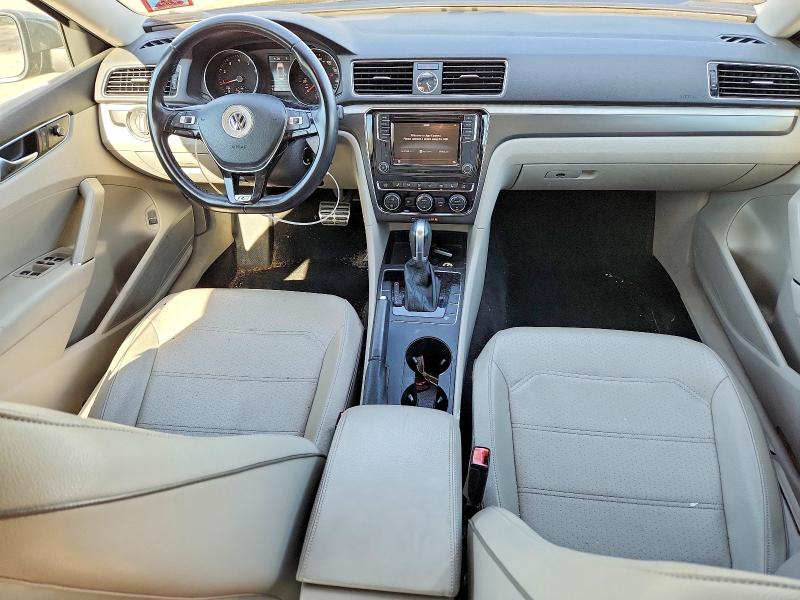 49998596 :رقم المزاد ، 1VWDT7A35HC023243 vin ، 2017 Volkswagen Passat مزاد بيع