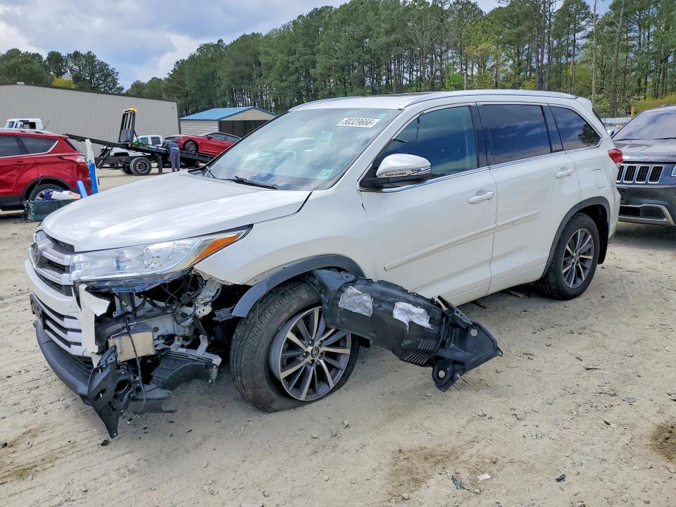 2018 Toyota Highlander მანქანა იყიდება აუქციონზე, vin: 5TDJZRFH3JS833253, აუქციონის ნომერი: 50329666