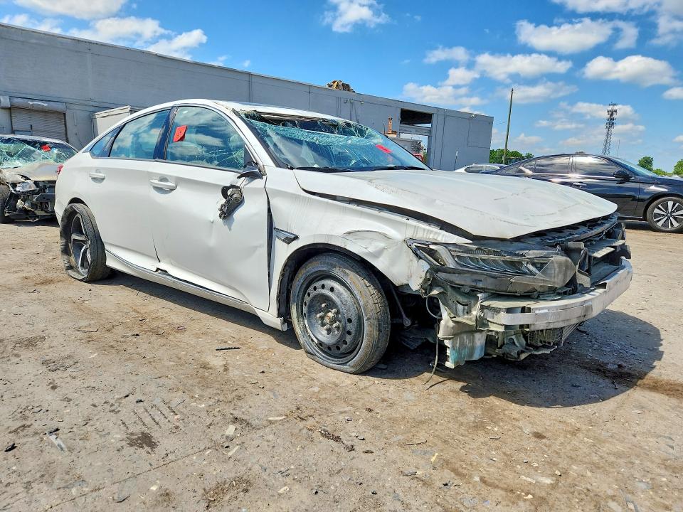 51405036 :رقم المزاد ، 1HGCV1F56JA042175 vin ، 2018 Honda Accord مزاد بيع