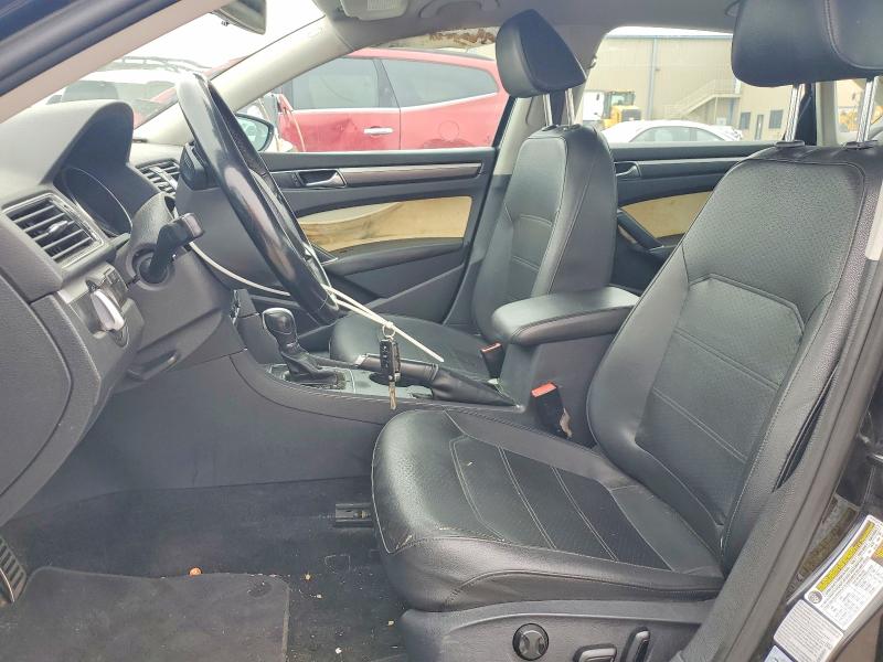 50180166 :رقم المزاد ، 1VWDT7A34HC061367 vin ، 2017 Volkswagen Passat مزاد بيع