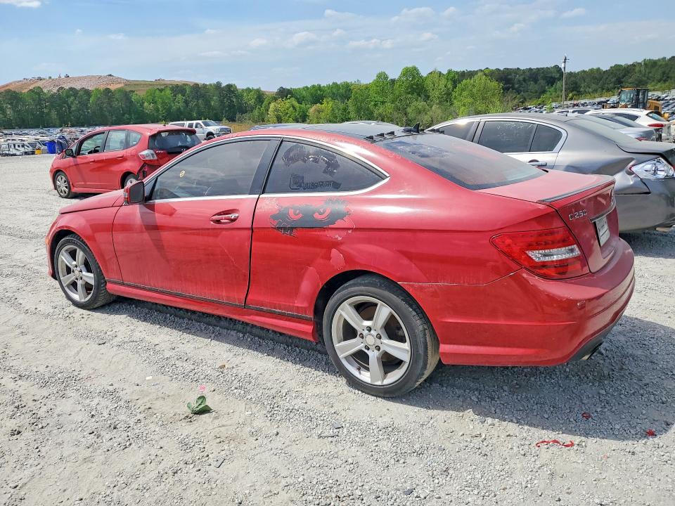 49711006 :رقم المزاد ، WDDGJ4HB5FG384338 vin ، 2015 Mercedes-benz C مزاد بيع