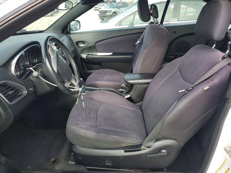 49305686 :رقم المزاد ، 1C3BCBEB4DN560106 vin ، 2013 Chrysler 200 مزاد بيع