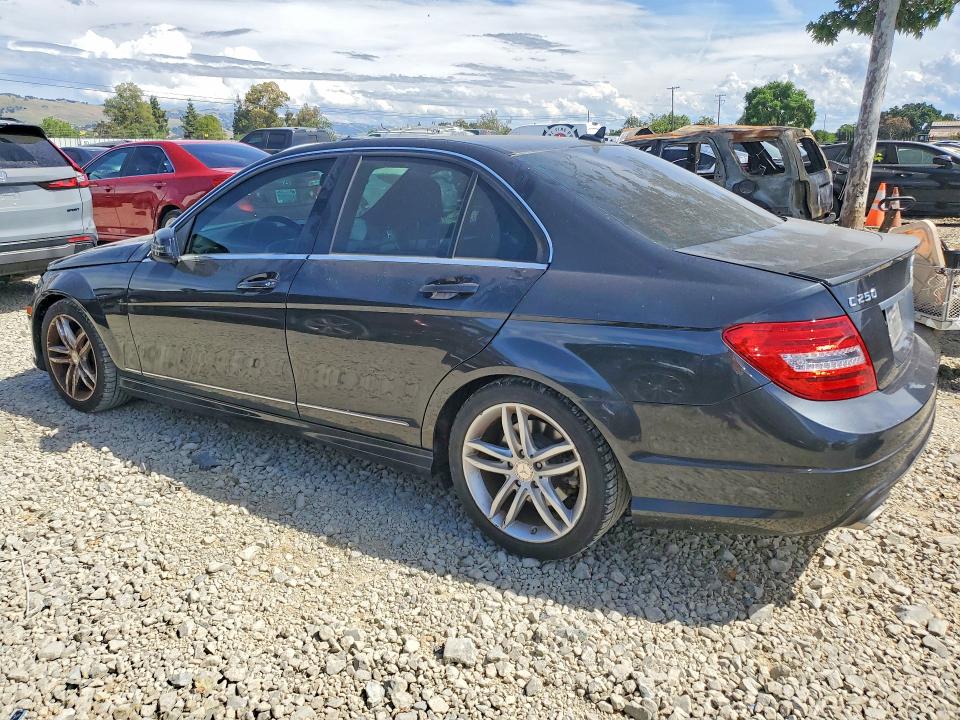 Продажа на аукционе авто 2013 Mercedes-benz C, vin: WDDGF4HBXDA788205, номер лота: 49418316