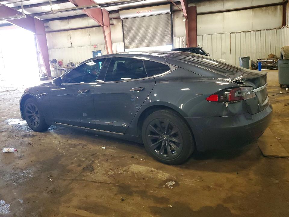 49894136 :رقم المزاد ، 5YJSA1E25JF285593 vin ، 2018 Tesla Model S مزاد بيع