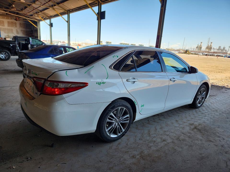 48697536 :رقم المزاد ، 4T1BF1FK2GU141852 vin ، 2016 Toyota Camry مزاد بيع
