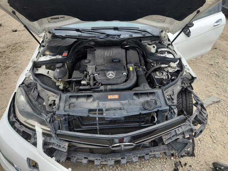 2015 Mercedes-benz C მანქანა იყიდება აუქციონზე, vin: WDDGJ4HB2FG401502, აუქციონის ნომერი: 50526546