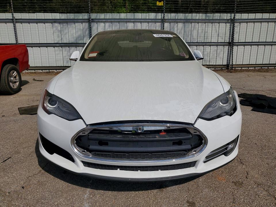 48261256 :رقم المزاد ، 5YJSA1CP5DFP16680 vin ، 2013 Tesla Model S مزاد بيع