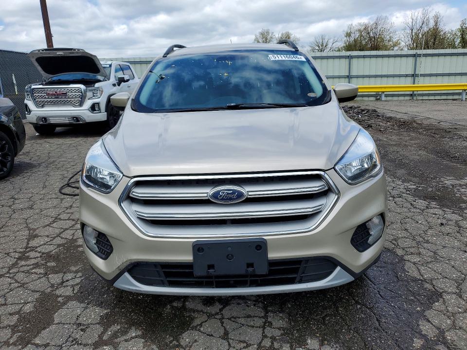 51116046 :رقم المزاد ، 1FMCU0GD8JUB61888 vin ، 2018 Ford Escape مزاد بيع