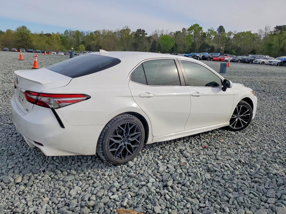 2018 Toyota Camry მანქანა იყიდება აუქციონზე, vin: 4T1B11HK5JU636064, აუქციონის ნომერი: 49076436