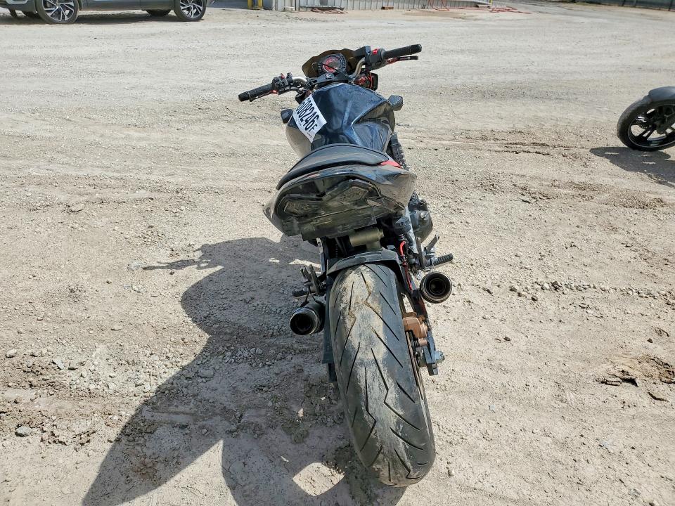 49608246 :رقم المزاد ، JKAZRCA153A009887 vin ، 2003 Kawasaki Zr1000 مزاد بيع