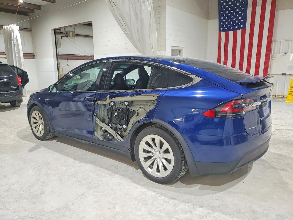 49091766 :رقم المزاد ، 5YJXCBE23JF102438 vin ، 2018 Tesla Model X مزاد بيع