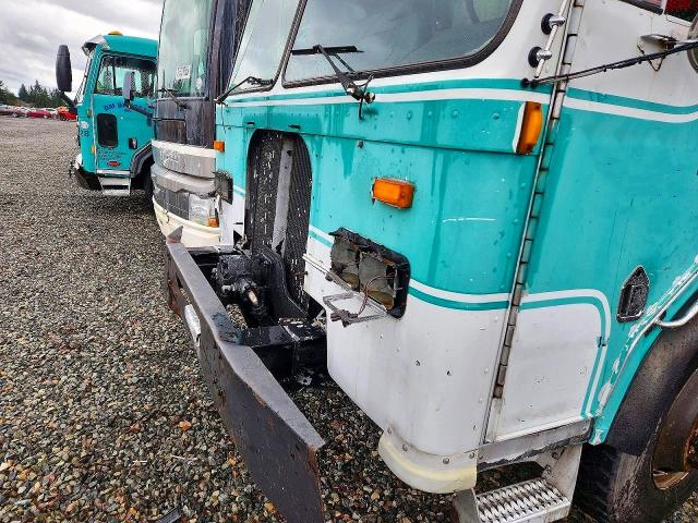 41616366 :رقم المزاد ، 1NPZH58X9WD710801 vin ، 1998 Peterbilt 320 مزاد بيع