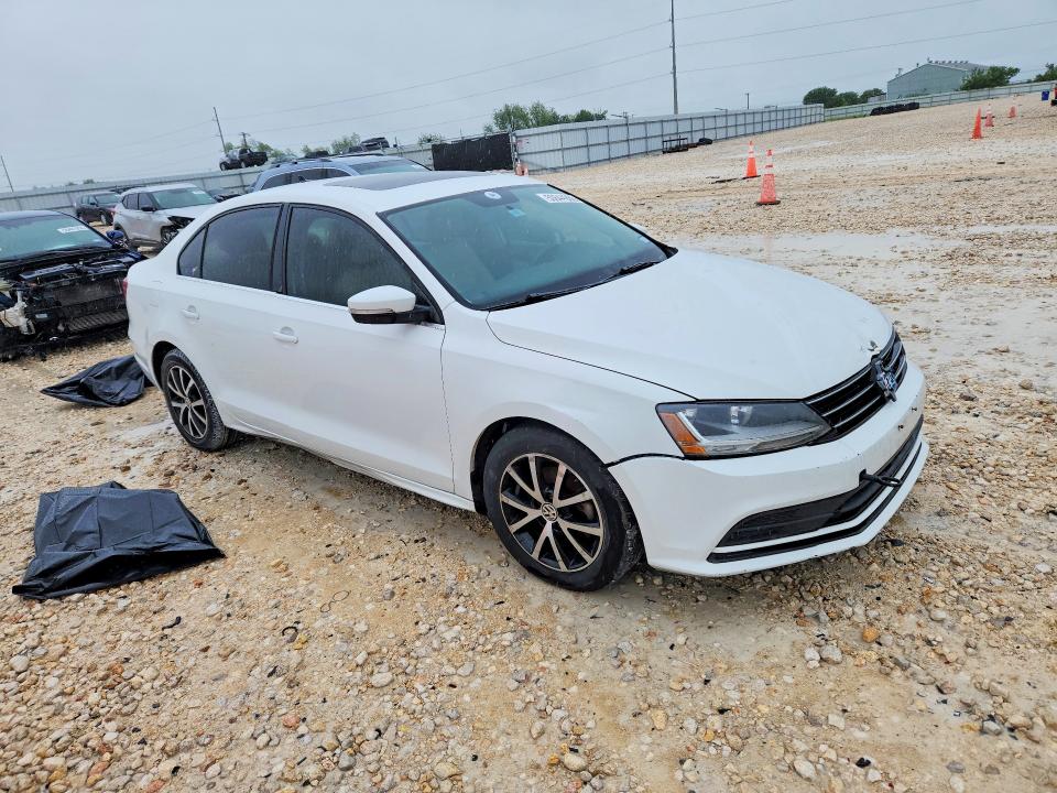50644986 :رقم المزاد ، 3VWB67AJXHM321184 vin ، 2017 Volkswagen Jetta مزاد بيع