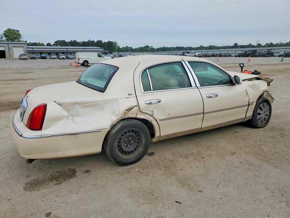 48852456 :رقم المزاد ، 1LNFM83W3WY682133 vin ، 1998 Lincoln Town Car مزاد بيع