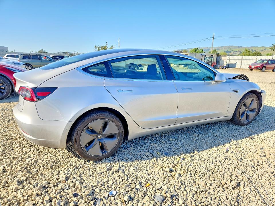 48210796 :رقم المزاد ، 5YJ3E1EB8JF127645 vin ، 2018 Tesla Model 3 مزاد بيع