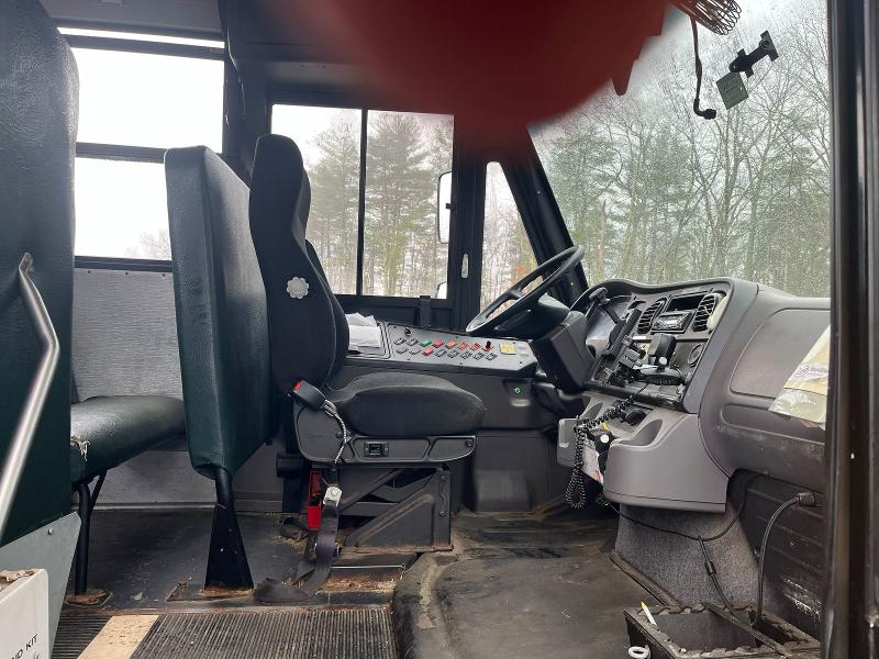 48690886 :رقم المزاد ، 4UZABRDU3FCGJ8502 vin ، 2015 Freightliner Chassis مزاد بيع