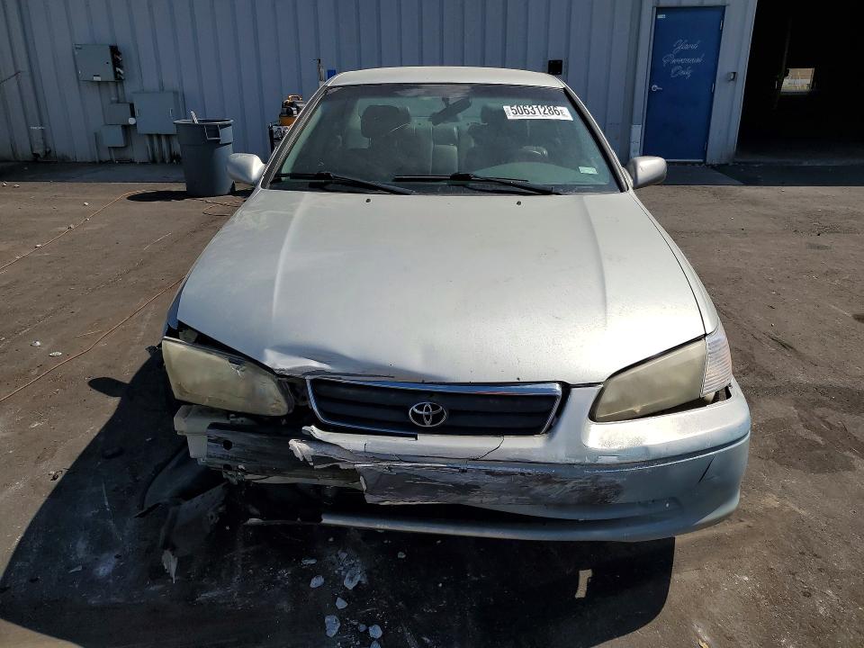 50631286 :رقم المزاد ، 4T1BF28K0YU111026 vin ، 2000 Toyota Camry مزاد بيع