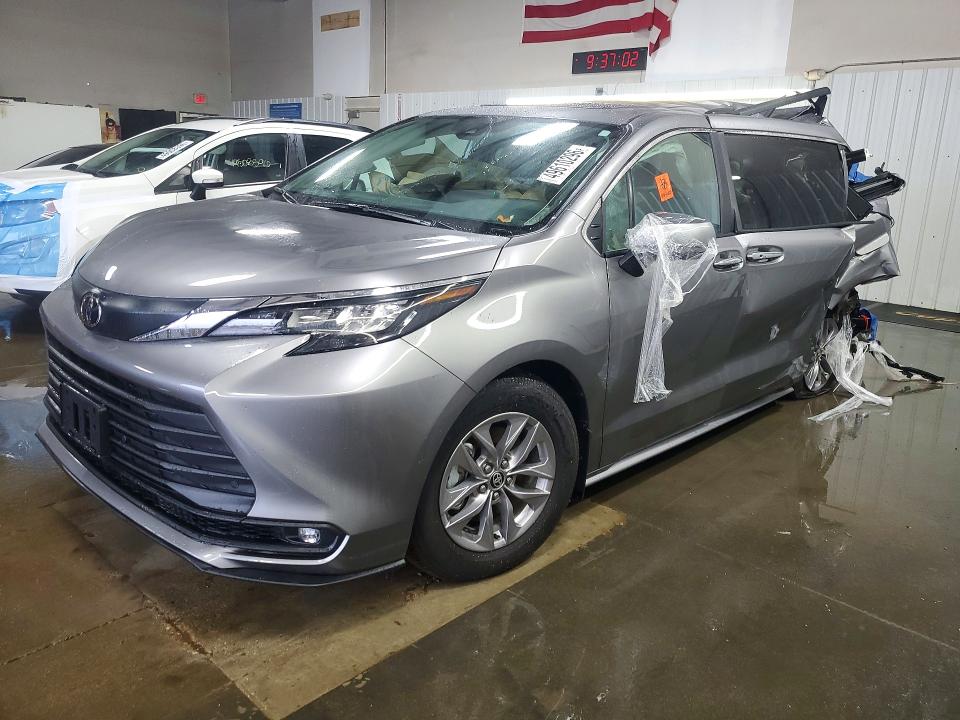 49610296 :رقم المزاد ، 5TDYSKFC1TS248432 vin ، 2026 Toyota Sienna مزاد بيع