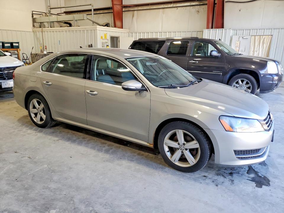 51189936 :رقم المزاد ، 1VWBP7A36CC048317 vin ، 2012 Volkswagen Passat مزاد بيع