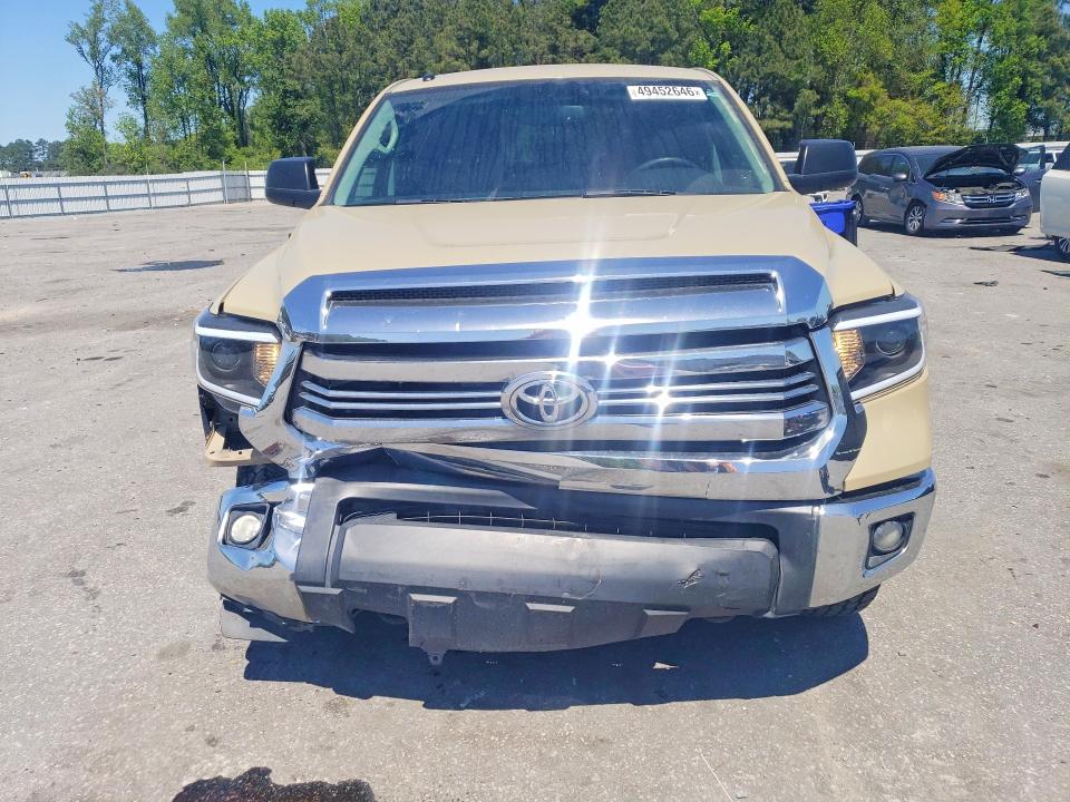 51299496 :رقم المزاد ، 5TFDW5F19HX585192 vin ، 2017 Toyota Tundra مزاد بيع