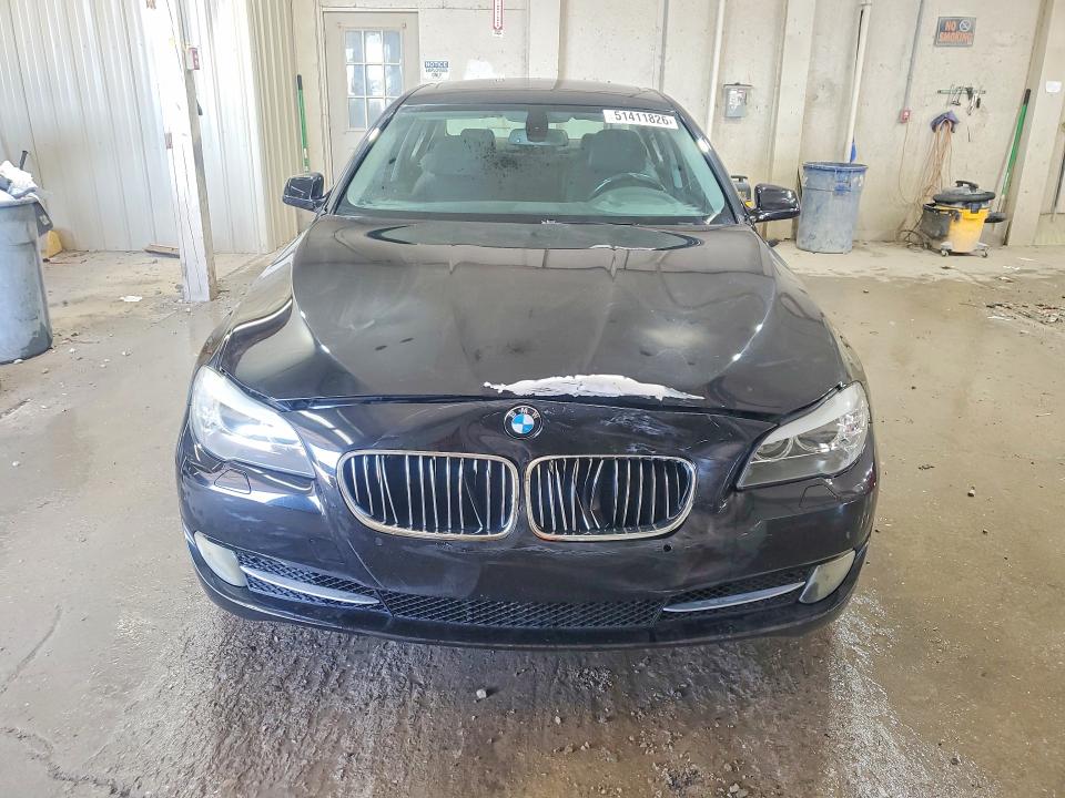 51411826 :رقم المزاد ، WBAFR1C56BDV81512 vin ، 2011 Bmw 528 مزاد بيع