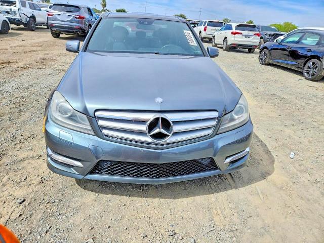 50006816 :رقم المزاد ، WDDGF4HB7CR207937 vin ، 2012 Mercedes-benz C مزاد بيع