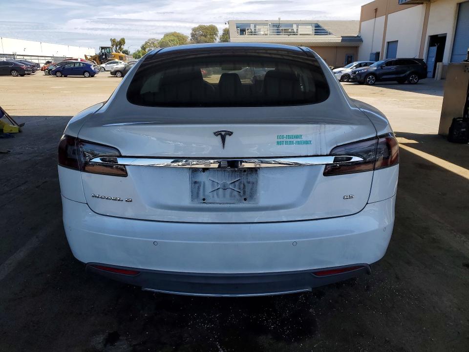 Продажа на аукционе авто 2015 Tesla Model S, vin: 5YJSA1H14FF083838, номер лота: 49106416