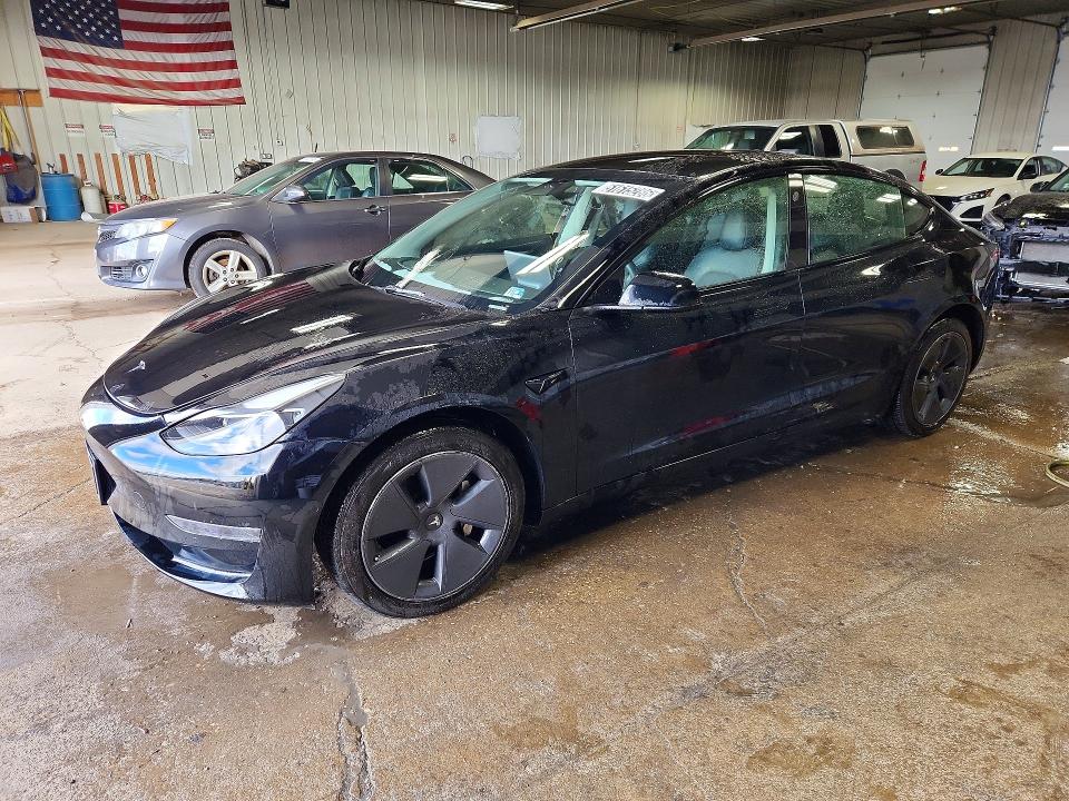 51615286 :رقم المزاد ، 5YJ3E1EAXNF371651 vin ، 2022 Tesla Model 3 مزاد بيع