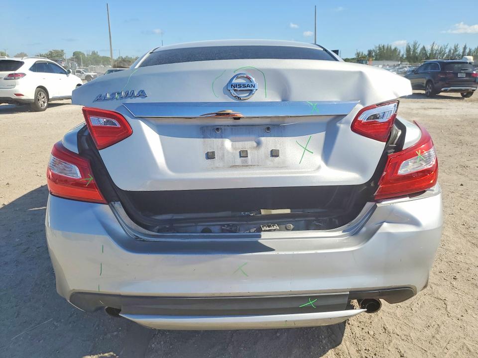 2017 Nissan Altima მანქანა იყიდება აუქციონზე, vin: 1N4AL3AP0HN310145, აუქციონის ნომერი: 51152406